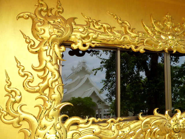 2014 06 21 - Thaïlande - Chiang Rai - Wat Rong Khun P1080282 .jpg